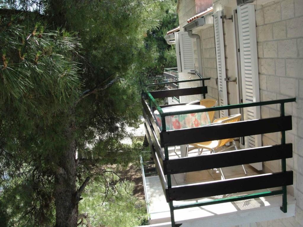 Apartments Pinija Supetar Exterior foto